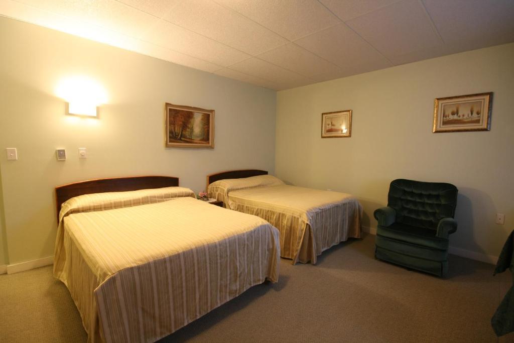 Villa Maria Country Inn Acheson ภายนอก รูปภาพ
