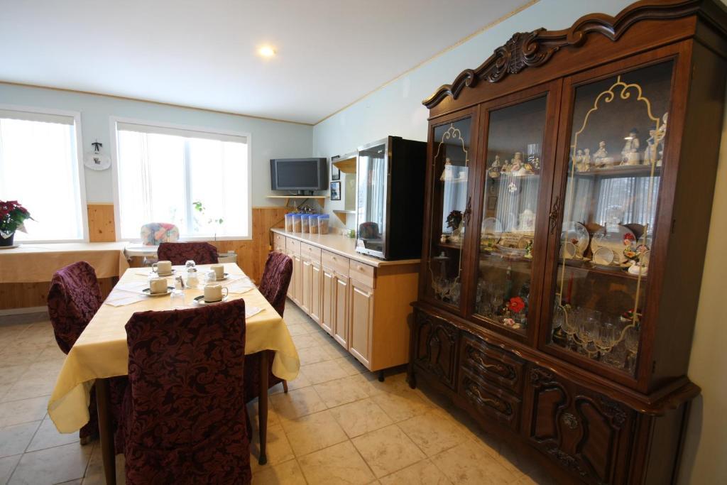Villa Maria Country Inn Acheson ภายนอก รูปภาพ