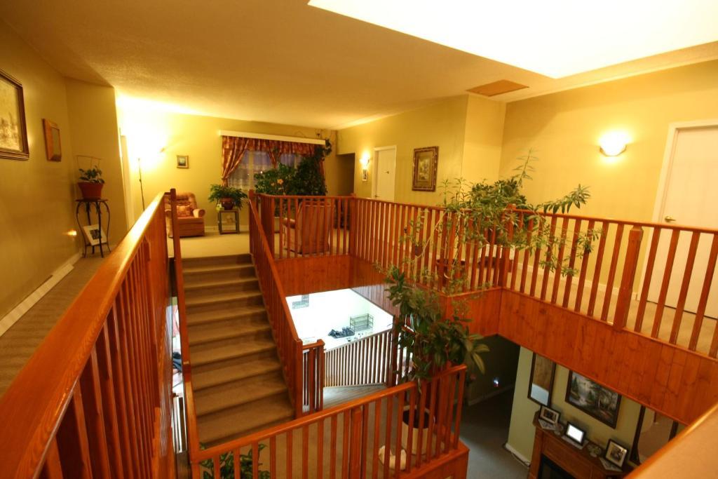 Villa Maria Country Inn Acheson ภายนอก รูปภาพ