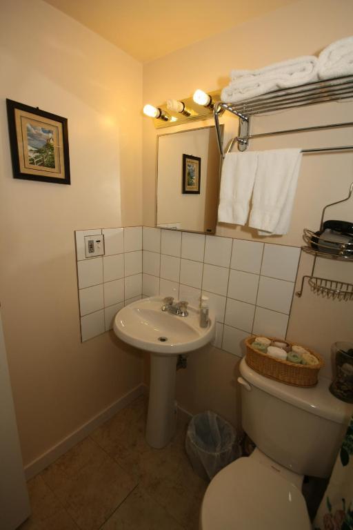 Villa Maria Country Inn Acheson ภายนอก รูปภาพ