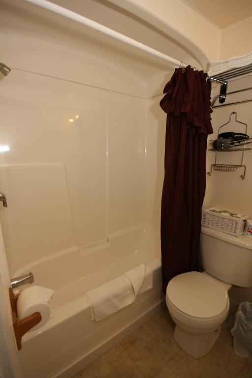 Villa Maria Country Inn Acheson ภายนอก รูปภาพ