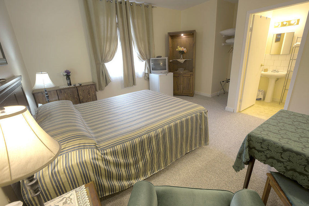 Villa Maria Country Inn Acheson ภายนอก รูปภาพ