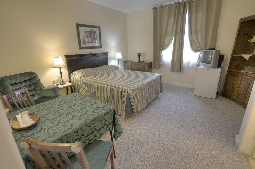 Villa Maria Country Inn Acheson ภายนอก รูปภาพ