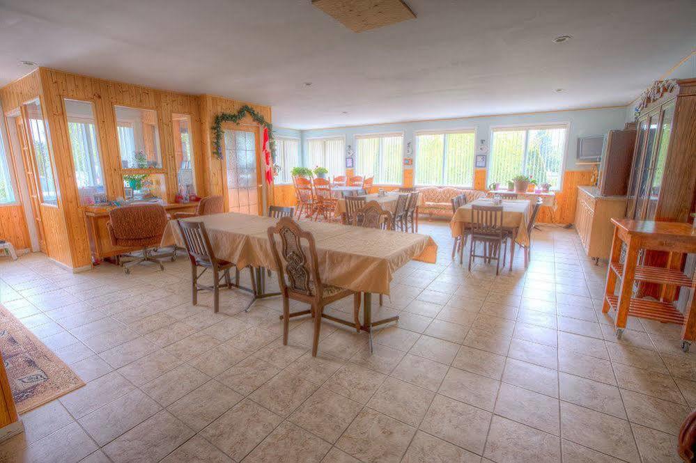 Villa Maria Country Inn Acheson ภายนอก รูปภาพ